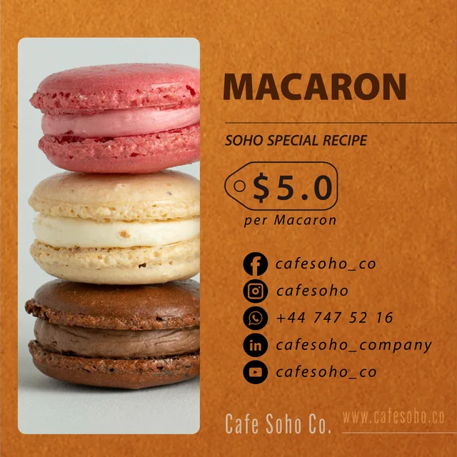 Karamel kraft zeminde üç macaron, fiyat etiketi ve sosyal medya hesapları